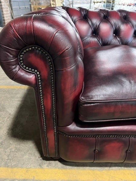 London 2 seater in antique red
