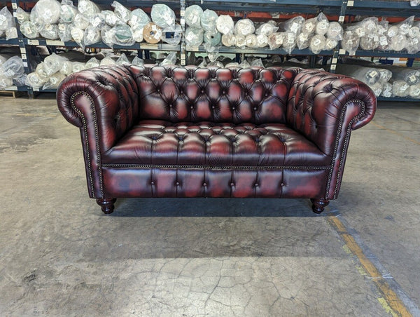 Windsor 2 seater in antique red